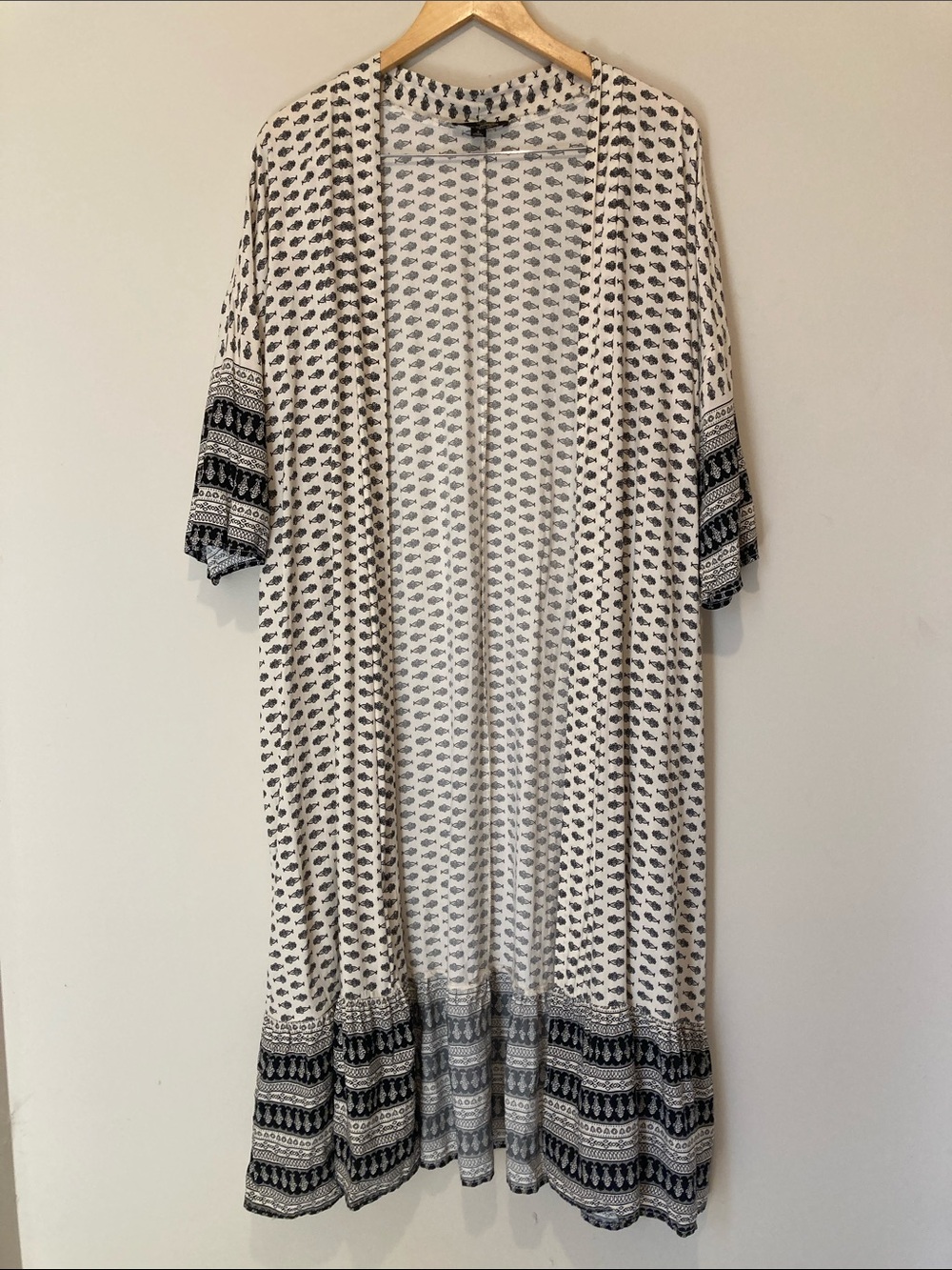 Suzanne Betro Black and White Open-Front Printed Kimono